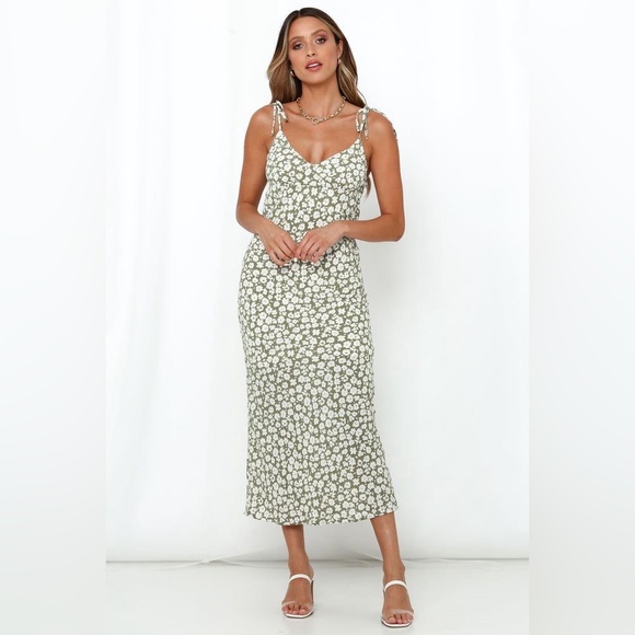 💚PETAL & PUP Blaire Dress - Olive Green Floral - Picture 2 of 16